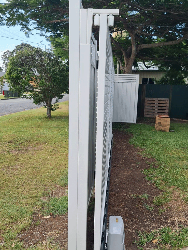 guide and rollers setup for a sliding gate