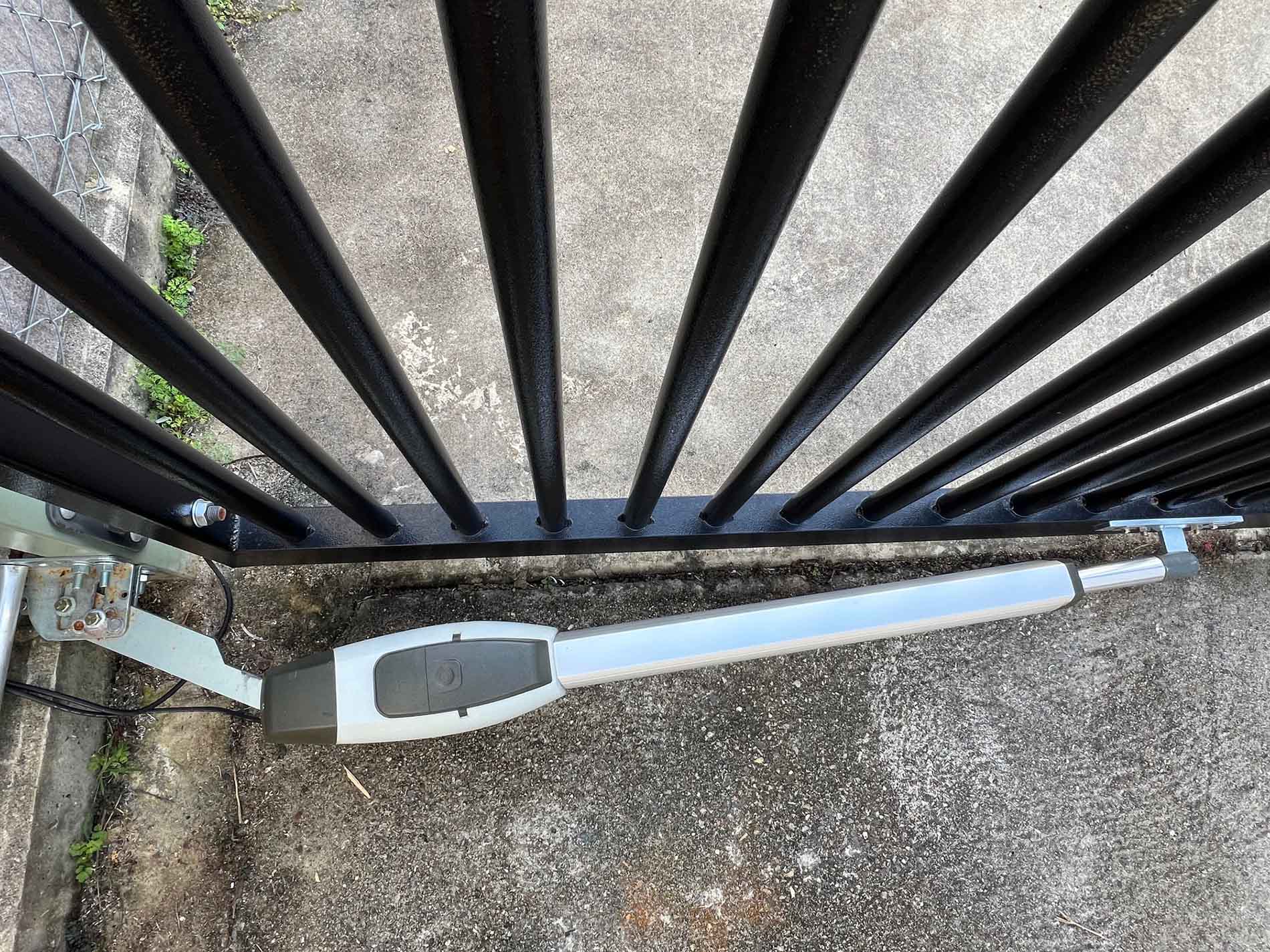 TMT 400LLS push to open bracket setup