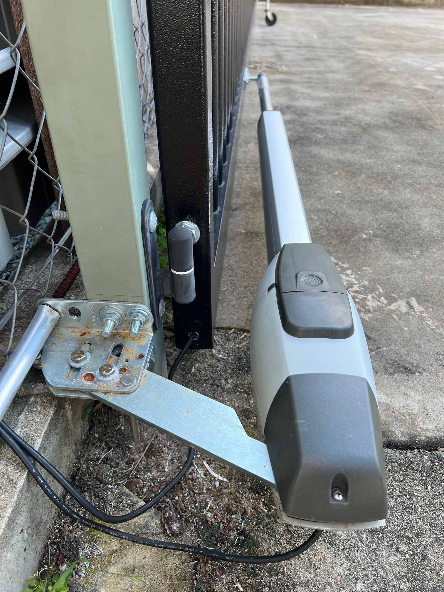 TMT 400LLS push to open bracket setup