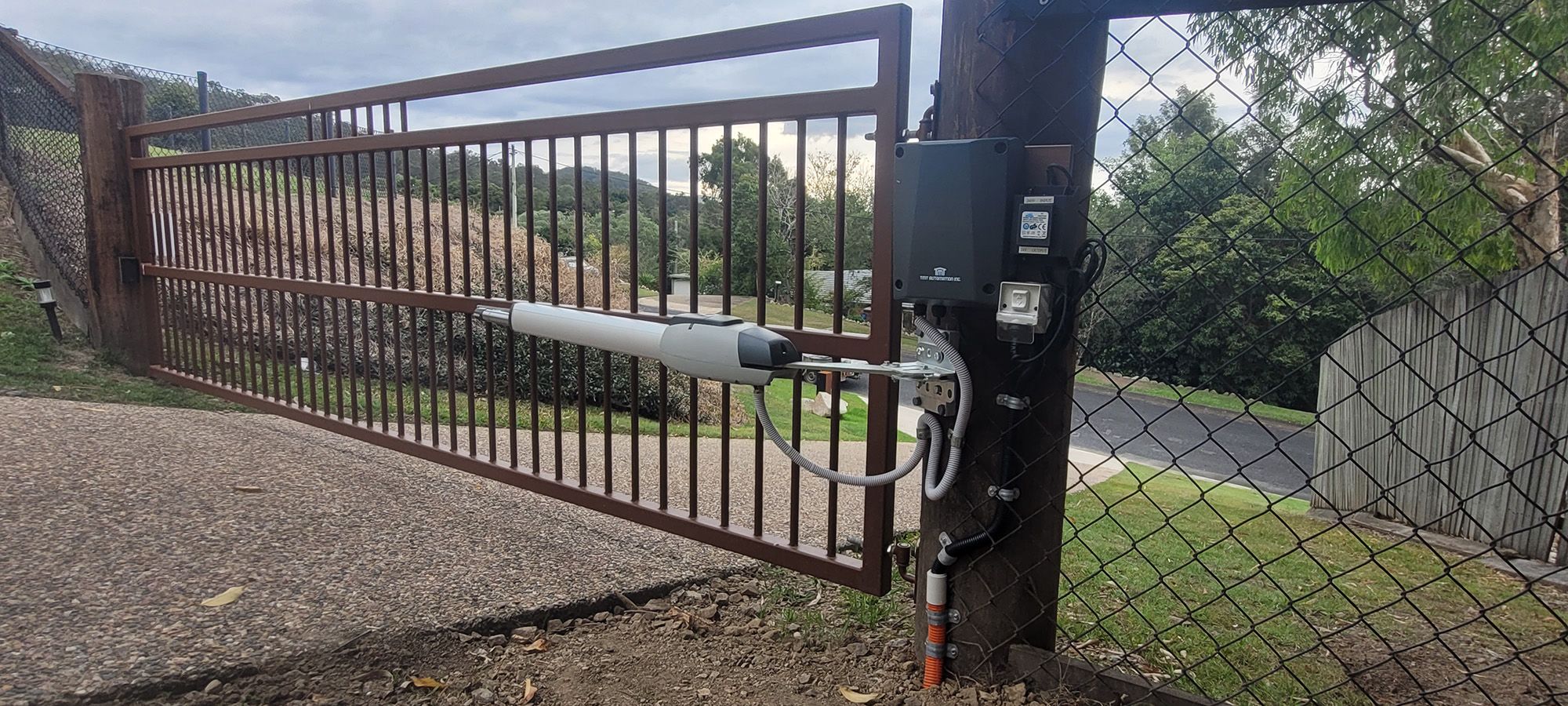 TMT Mastiff 400LLS Automatic Gate