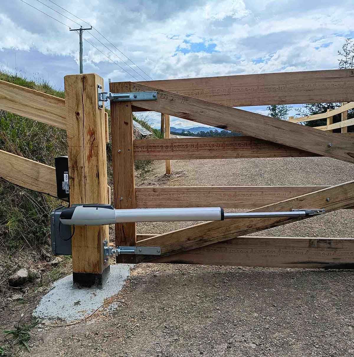 automatic solar gate opener